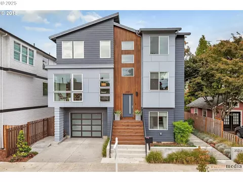 2021 SE Woodward St, Portland, OR 97202