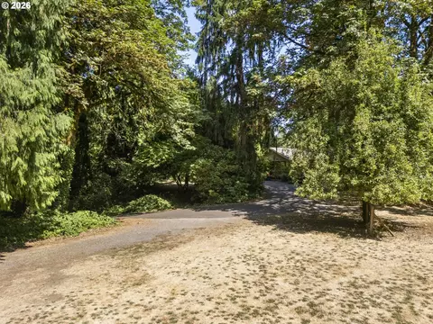 Exterior - 4600 Mapleton Dr, West Linn, OR 97068 photo 4 of 5