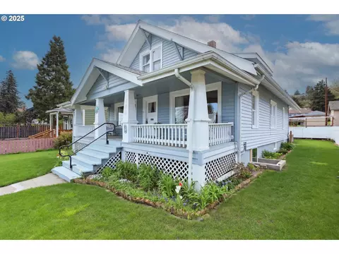 408 E 11th St, The Dalles, OR 97058
