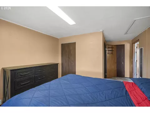 Bedroom - 382 S 46th St, Springfield, OR 97478 photo 2 of 2
