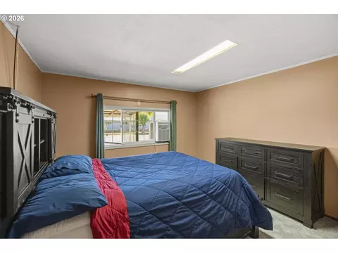 Bedroom - 382 S 46th St, Springfield, OR 97478 photo 1 of 2