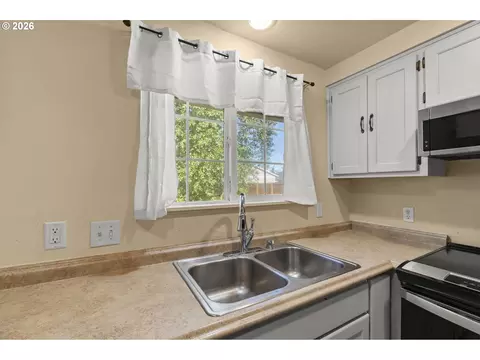 Kitchen - 382 S 46th St, Springfield, OR 97478 photo 2 of 3
