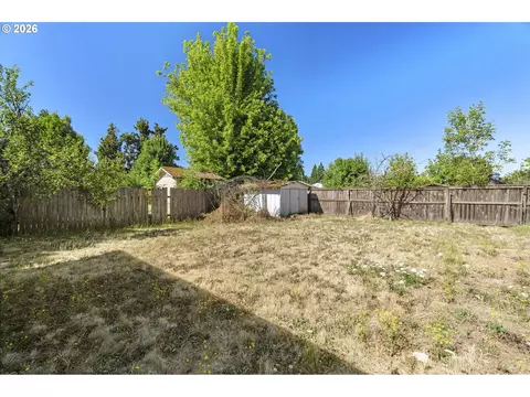 Exterior - 382 S 46th St, Springfield, OR 97478 photo 2 of 4