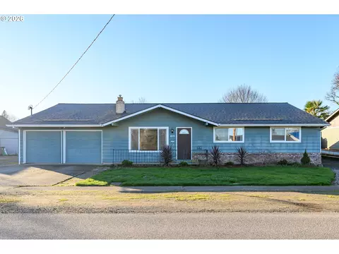 217 S 3rd St, Carlton, OR 97111