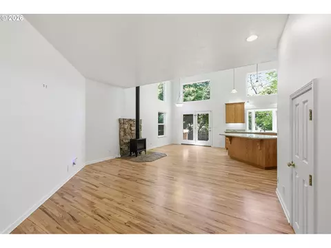 Living - 170 Daniel Dr, Eugene, OR 97404 photo 2 of 7