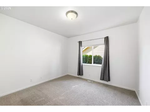 Bedroom - 170 Daniel Dr, Eugene, OR 97404 photo 1 of 6