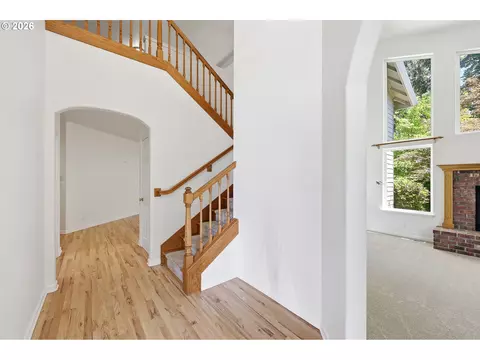 Entry Way - 170 Daniel Dr, Eugene, OR 97404 photo 2 of 4