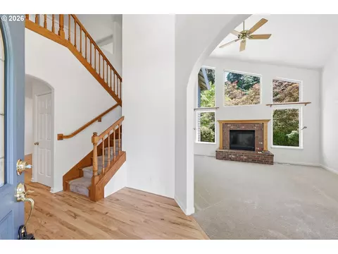Entry Way - 170 Daniel Dr, Eugene, OR 97404 photo 1 of 4