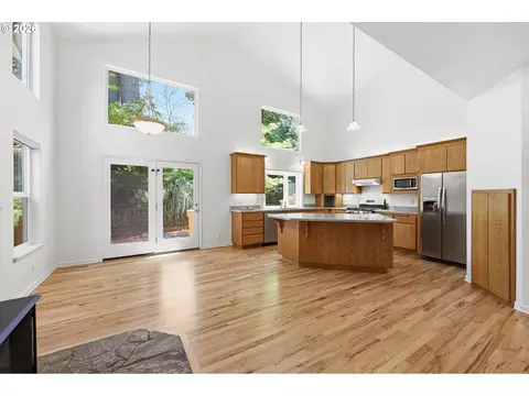 Living - 170 Daniel Dr, Eugene, OR 97404 photo 4 of 7