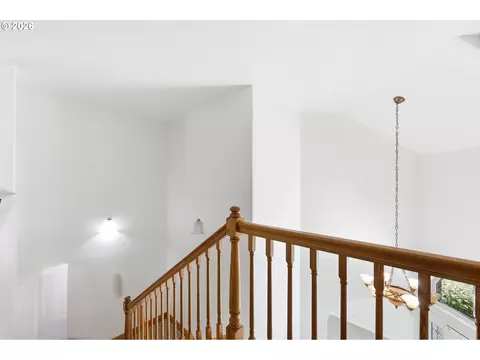 Entry Way - 170 Daniel Dr, Eugene, OR 97404 photo 4 of 4