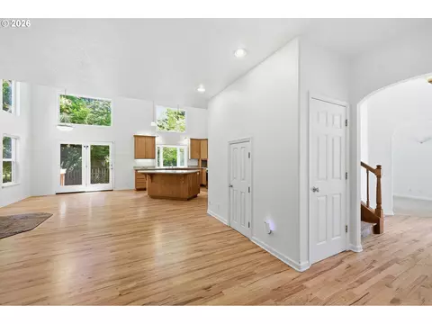 Living - 170 Daniel Dr, Eugene, OR 97404 photo 3 of 7