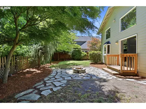 Exterior - 170 Daniel Dr, Eugene, OR 97404 photo 3 of 8