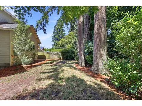 Exterior - 170 Daniel Dr, Eugene, OR 97404 photo 7 of 8