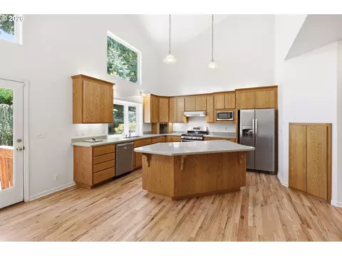 Kitchen - 170 Daniel Dr, Eugene, OR 97404 photo 2 of 5