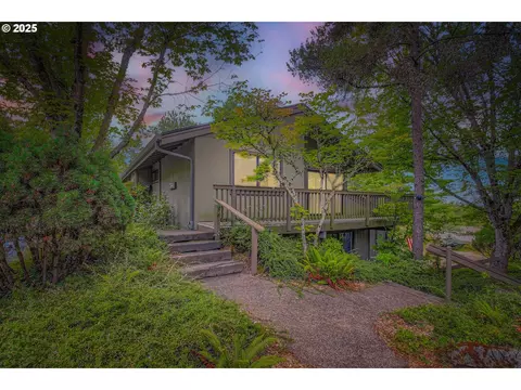 7514 SW Barnes Rd #A, Portland, OR 97225