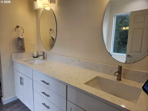 Bath - 87932 Limpit Ln, Florence, OR 97439 photo 2 of 6