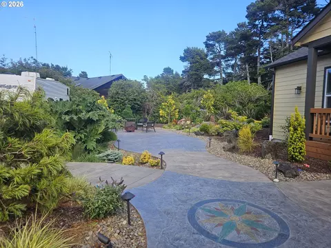Exterior - 87932 Limpit Ln, Florence, OR 97439 photo 2 of 4