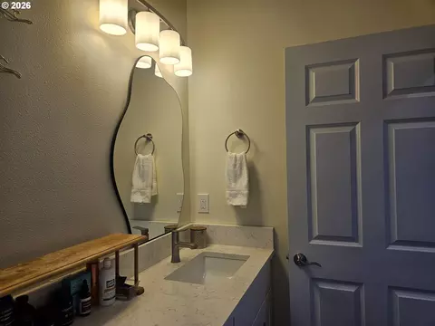 Bath - 87932 Limpit Ln, Florence, OR 97439 photo 6 of 6