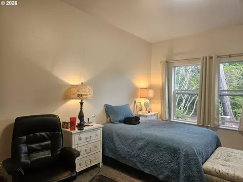 Bedroom - 87932 Limpit Ln, Florence, OR 97439 photo 2 of 3