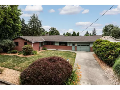 165 Halsey St, Saint Helens, OR 97051