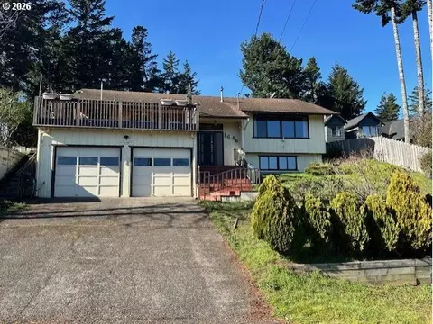 1646 Oak St, North Bend, OR 97459