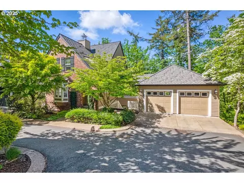 10272 NW Edgewood Dr, Portland, OR 97229