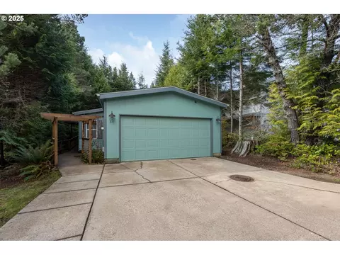 80 Seagrove Loop, Lincoln City, OR 97367
