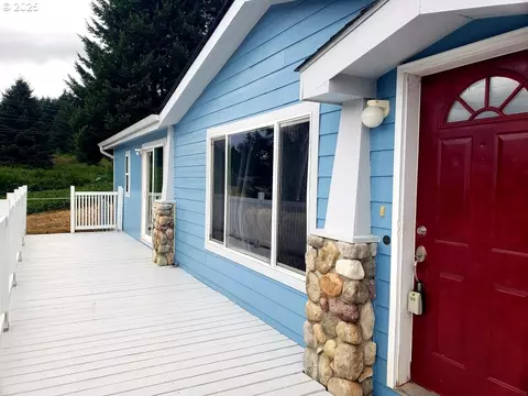 661 D St, Elkton, OR 97436