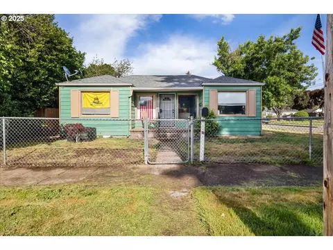 996 14th St, Salem, OR 97302
