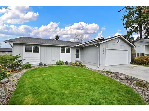 1500 Carobelle Ct, Cottage Grove, OR 97424