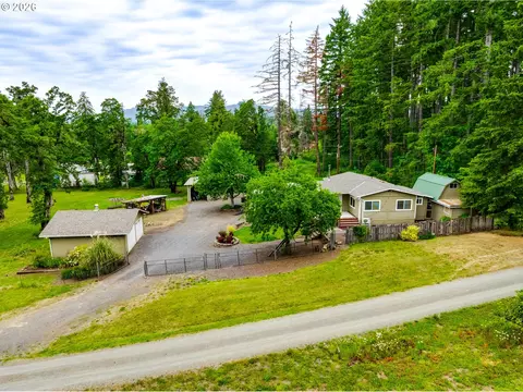 83629 Rattlesnake Rd, Dexter, OR 97431