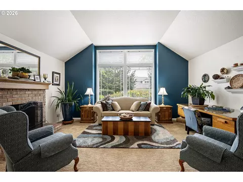 Living - 2101 Kingfisher Way, Eugene, OR 97401 photo 2 of 5