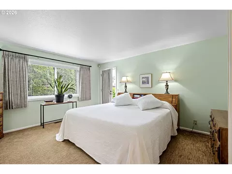 Bedroom - 2101 Kingfisher Way, Eugene, OR 97401 photo 5 of 6