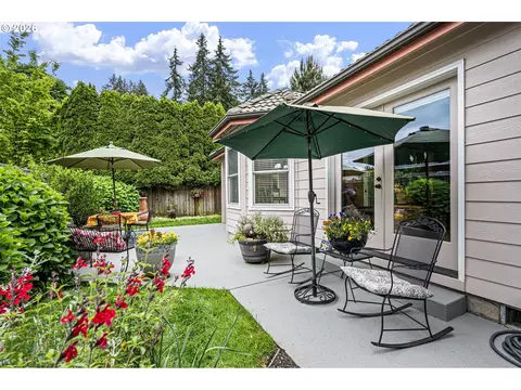 Exterior - 2101 Kingfisher Way, Eugene, OR 97401 photo 4 of 11