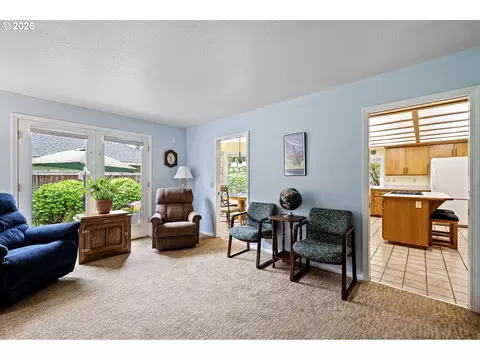 Living - 2101 Kingfisher Way, Eugene, OR 97401 photo 4 of 5