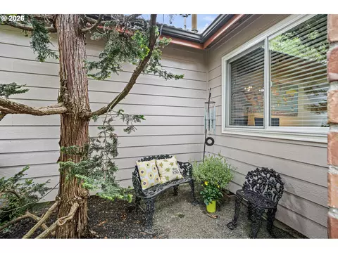Exterior - 2101 Kingfisher Way, Eugene, OR 97401 photo 2 of 11