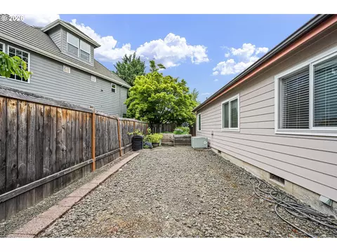 Exterior - 2101 Kingfisher Way, Eugene, OR 97401 photo 10 of 11