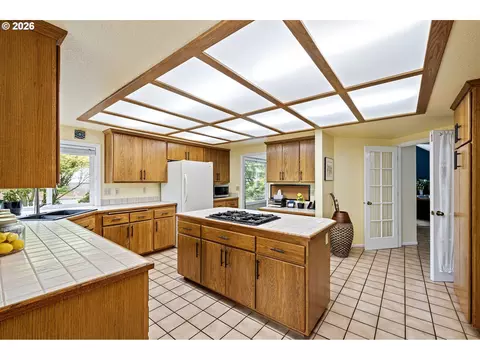 Kitchen - 2101 Kingfisher Way, Eugene, OR 97401 photo 3 of 3
