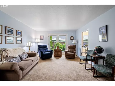 Living - 2101 Kingfisher Way, Eugene, OR 97401 photo 5 of 5