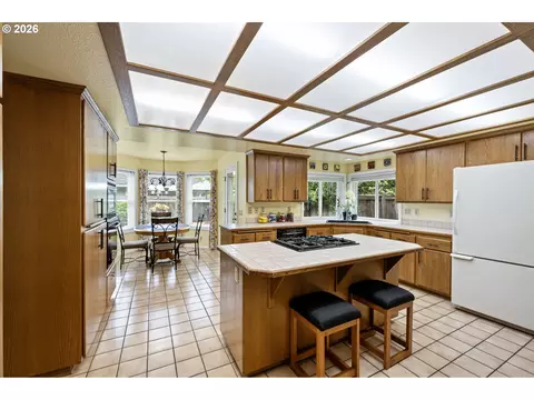 Kitchen - 2101 Kingfisher Way, Eugene, OR 97401 photo 2 of 3