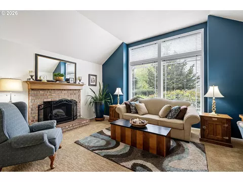 Living - 2101 Kingfisher Way, Eugene, OR 97401 photo 3 of 5