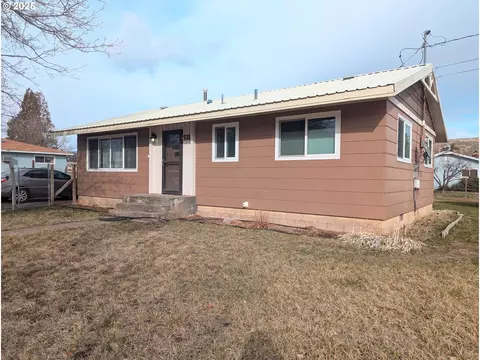 531 S Dewey St, Union, OR 97883