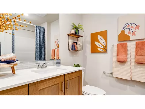 Bath - 2449 SW 39th St, Gresham, OR 97080 photo 4 of 4