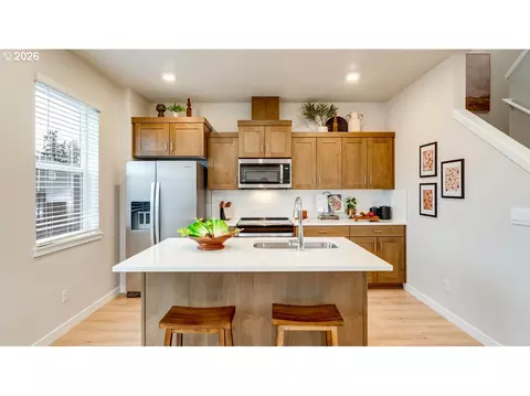 Kitchen - 2449 SW 39th St, Gresham, OR 97080 photo 4 of 4