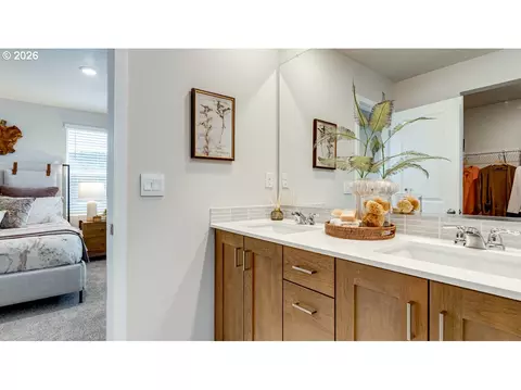 Bath - 2449 SW 39th St, Gresham, OR 97080 photo 3 of 4