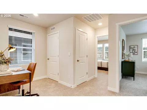 Entry Way - 2449 SW 39th St, Gresham, OR 97080 photo 2 of 2