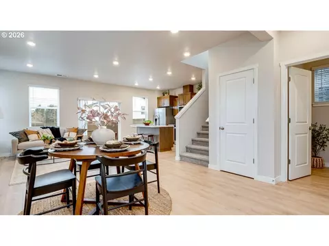 Dining - 2449 SW 39th St, Gresham, OR 97080 photo 1 of 3