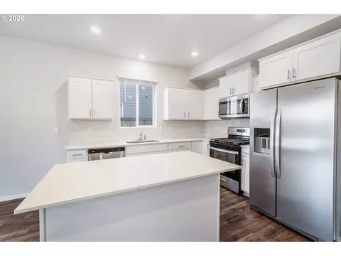 Kitchen - 2982 T St, Springfield, OR 97477 photo 5 of 5