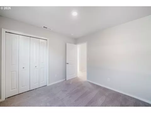 Bedroom - 2982 T St, Springfield, OR 97477 photo 8 of 11