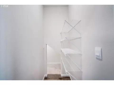 Entry Way - 2982 T St, Springfield, OR 97477 photo 4 of 6